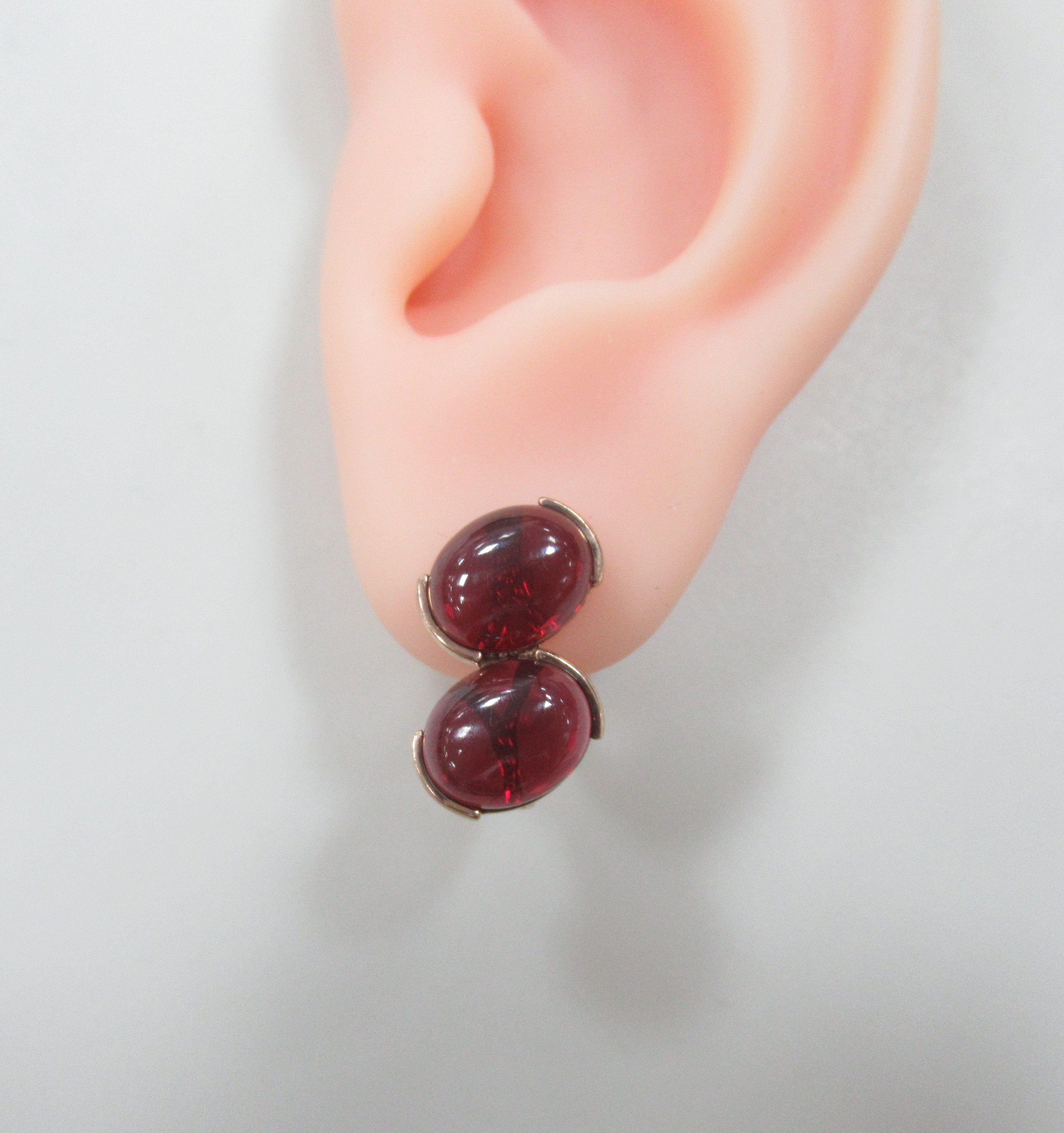 Серебряные серьги 925 пробы; вставки 4 Пл. Кварц цв. гранат;